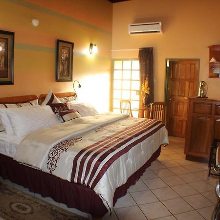 مبيت وإفطار Bon Accord Village Native Abode المظهر الخارجي الصورة