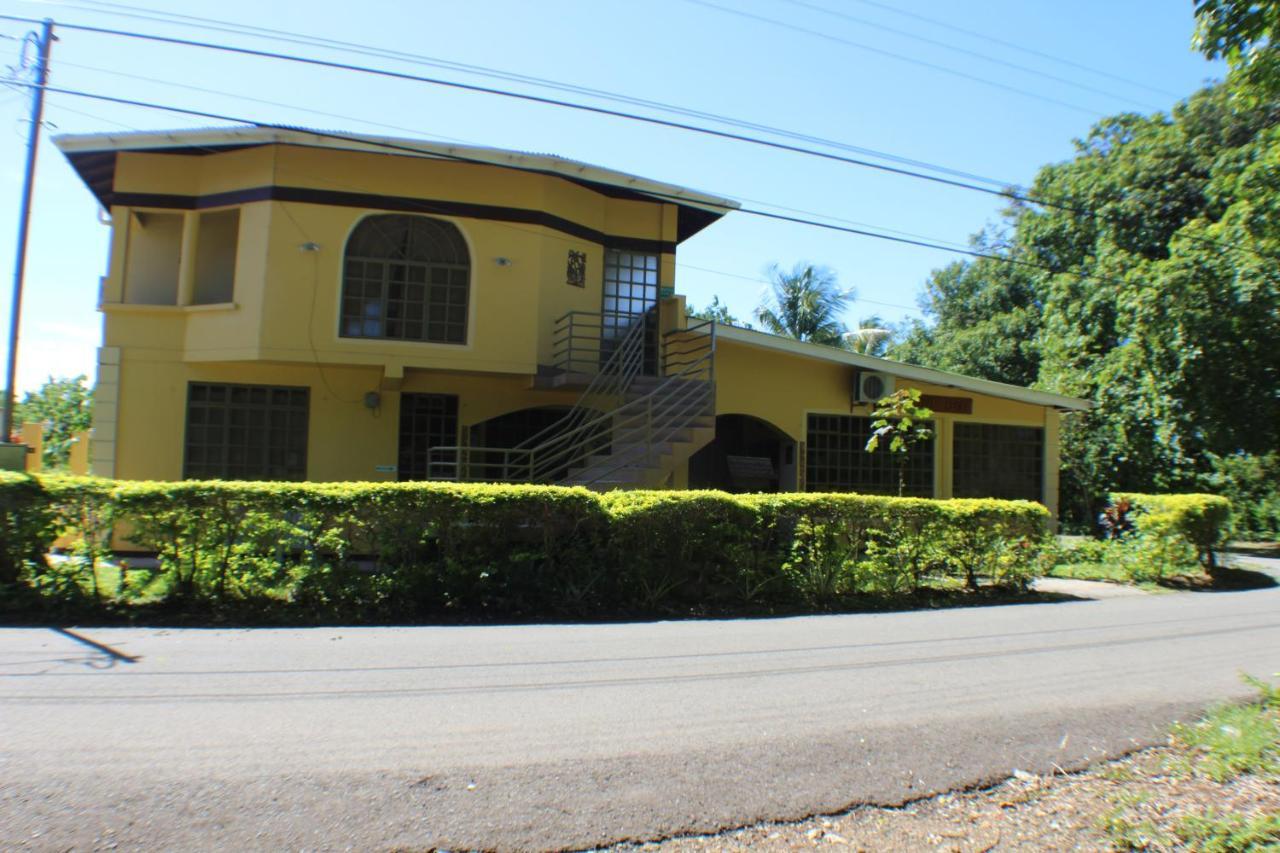مبيت وإفطار Bon Accord Village Native Abode المظهر الخارجي الصورة