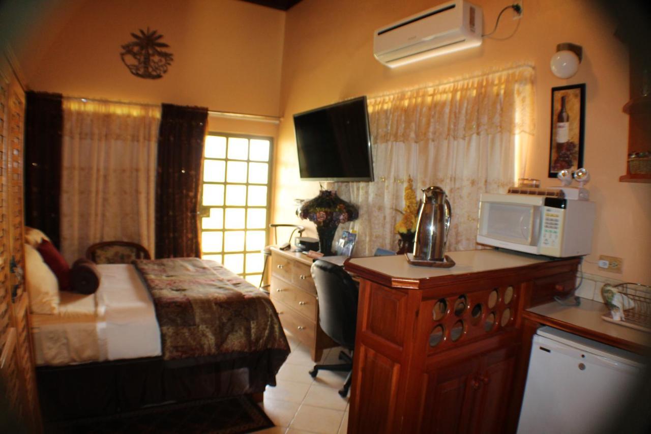 مبيت وإفطار Bon Accord Village Native Abode المظهر الخارجي الصورة