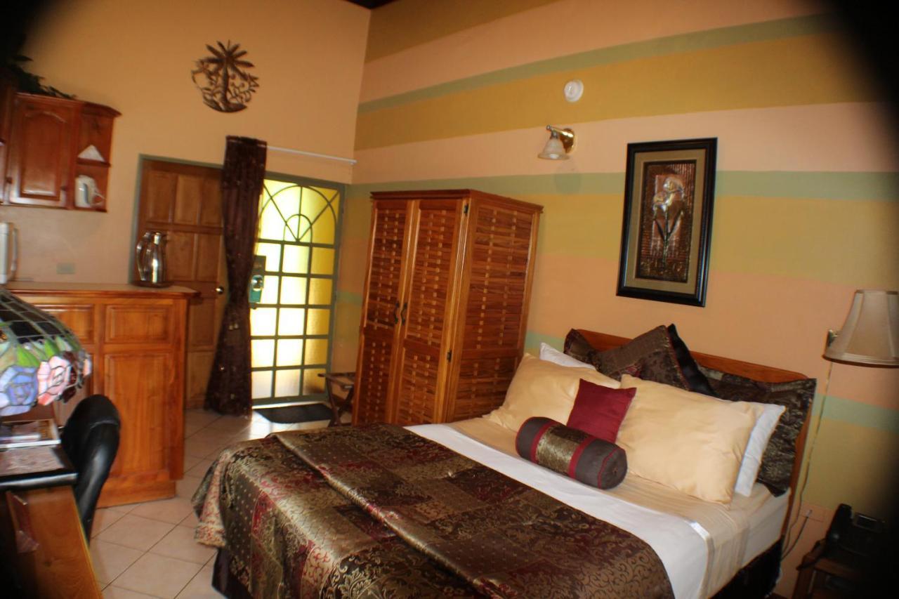 مبيت وإفطار Bon Accord Village Native Abode المظهر الخارجي الصورة
